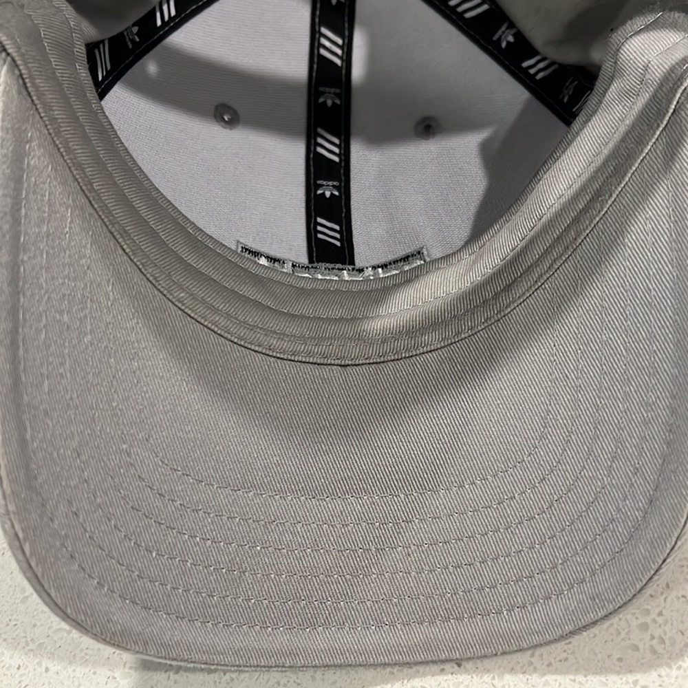 Adidas SnapBack - Picture 4 of 4